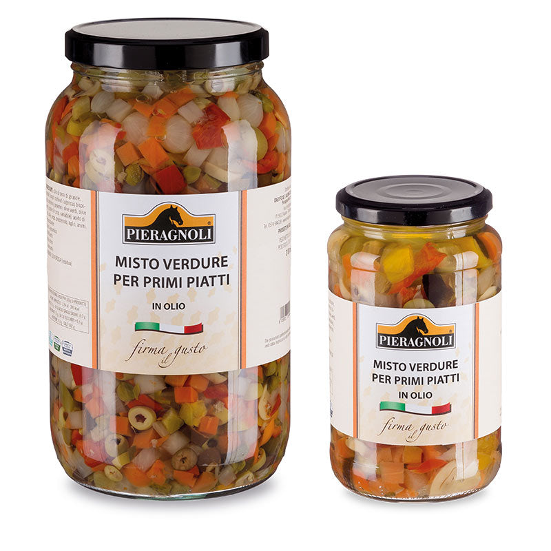 misto verdure per primi piatti Confezionato in barattolo di vetro con tappo in metallo chiuso ermeticamente. Olio di semi di girasole, carote, rape, finocchi, cetrioli, peperoni, sedano, cipolle, carciofi, olive nere, olive verdi, champignon (Agaricus bisporus), aceto, acqua, sale. Acidificante: E330. Antiossidante: E301. Conservante: E220.
